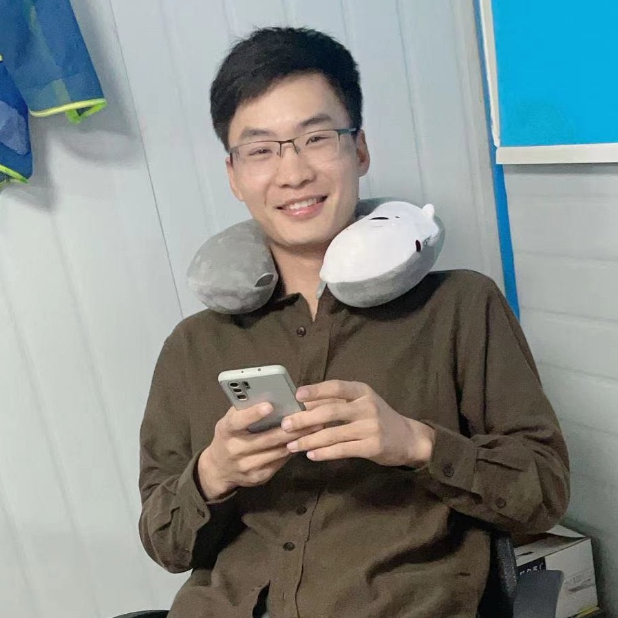 吃饱的土拨鼠的照片
