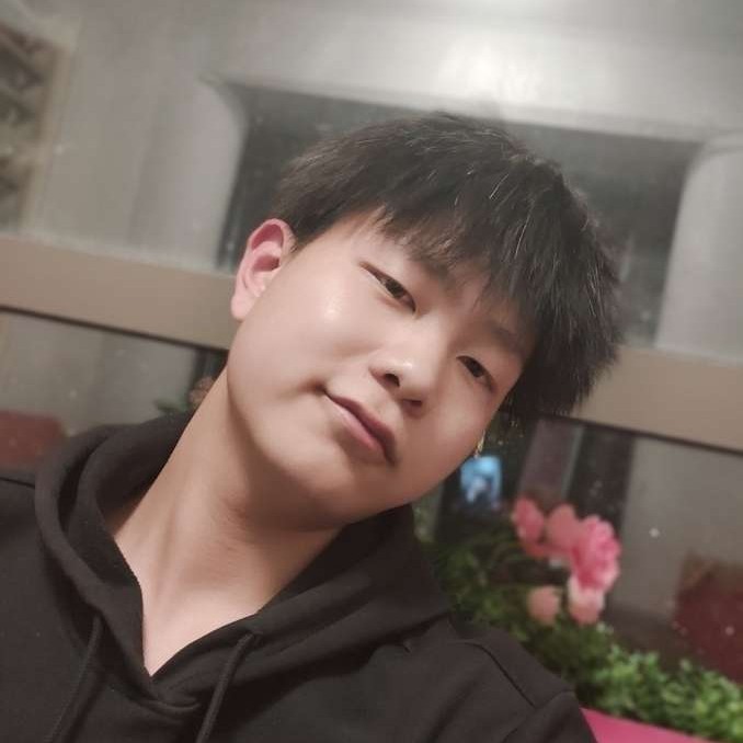 翩飞吃醋黑米的照片