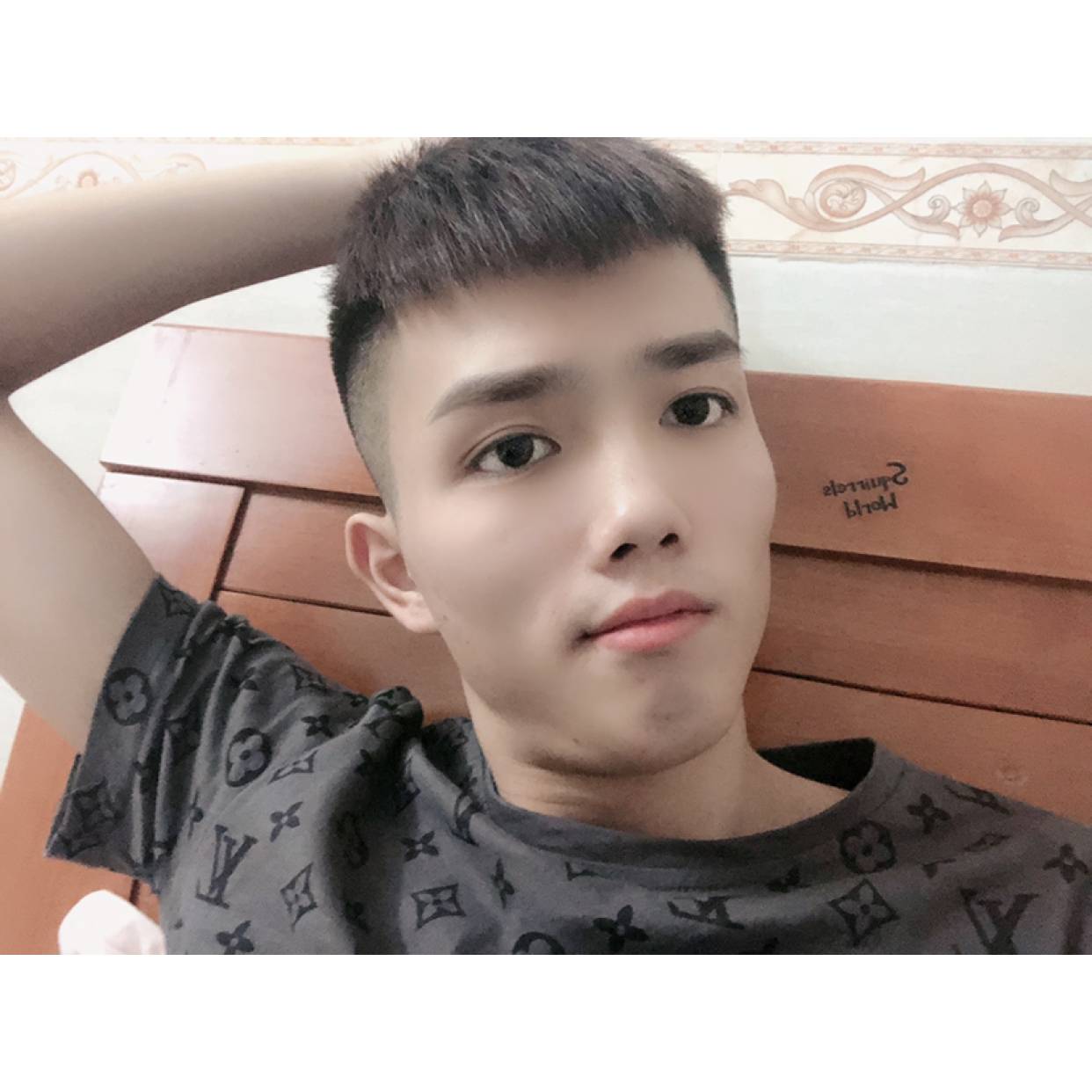 大米蹁跹英俊的照片