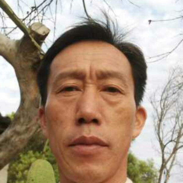 在厂里上班的照片