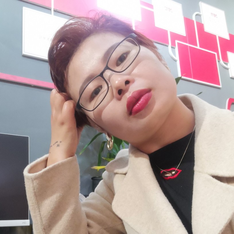 玫瑰闻沉默的照片