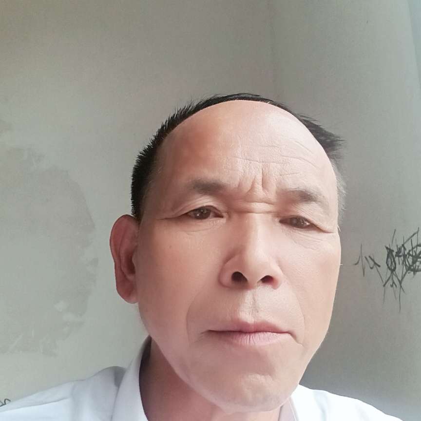 恬静打方盒的照片