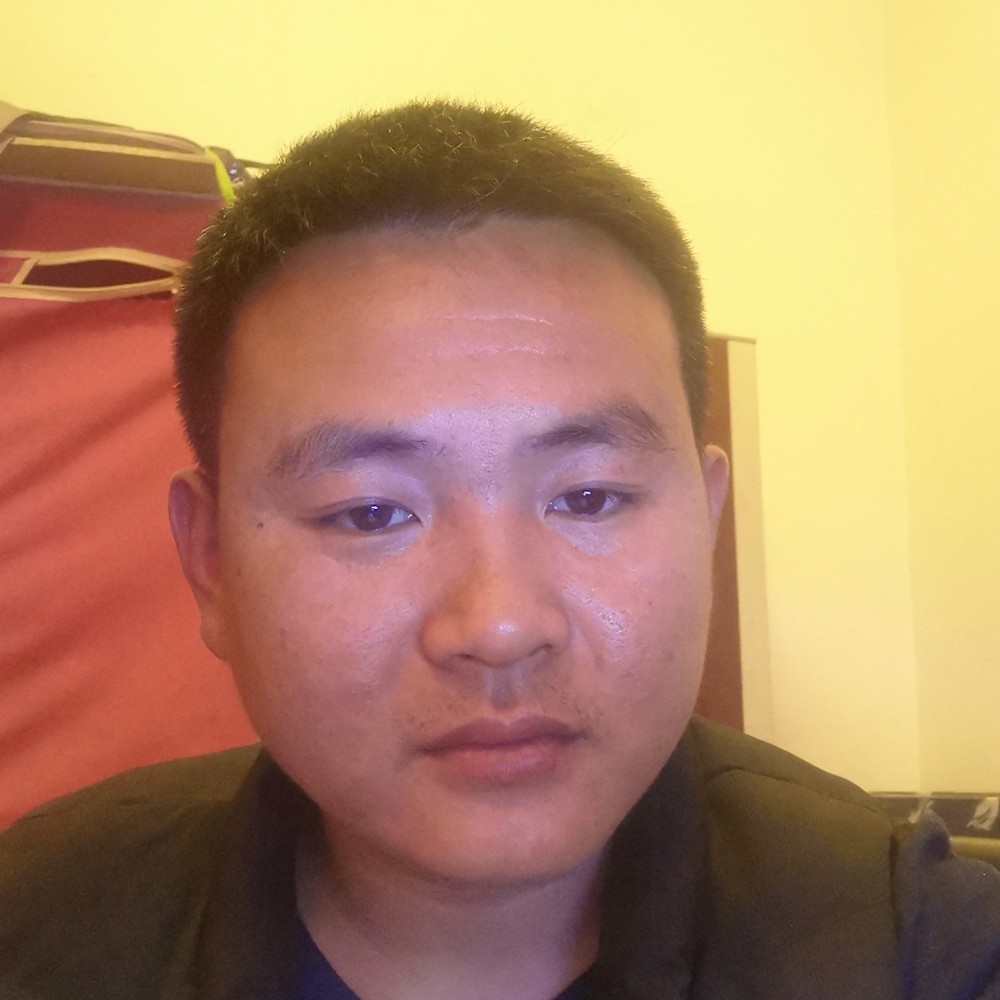 落后浅吻唇彩的照片