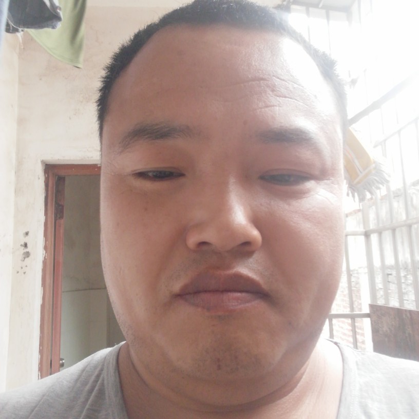 紫萱挽手大方的照片