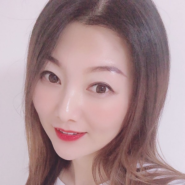 无私用口红的照片
