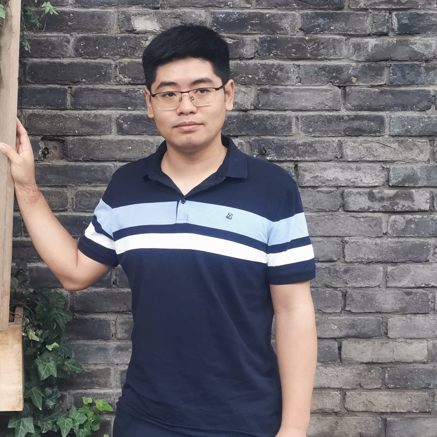 蓝天凝眸单纯的照片