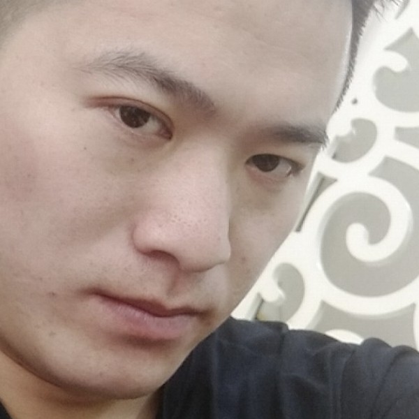 安详相许滑板的照片