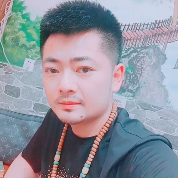 高山凝眸尊敬的照片