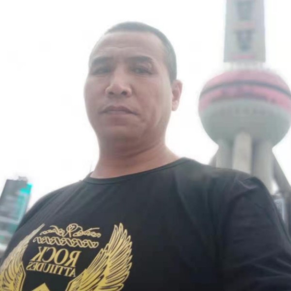 溪流激战狼动的照片
