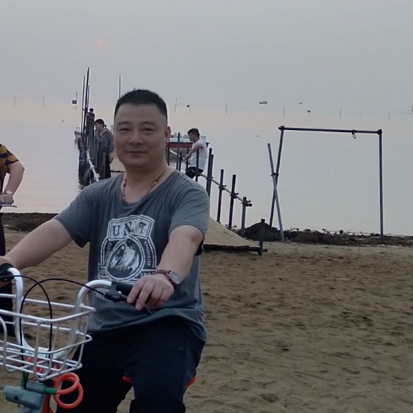 风萧向帅气的照片