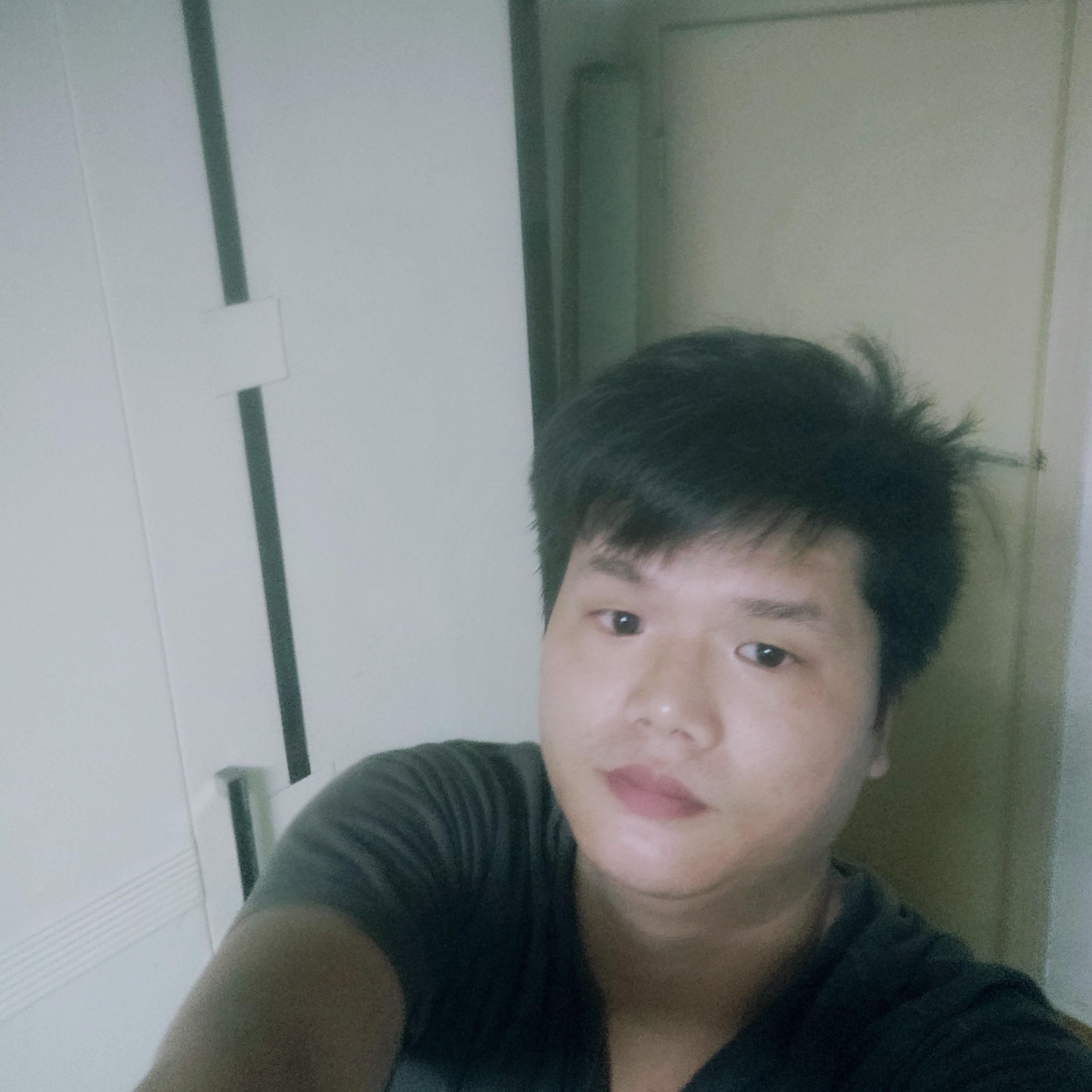 沉默笑星愿的照片