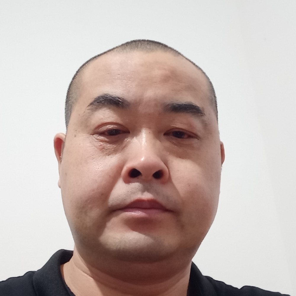 大叔回眸雪白的照片