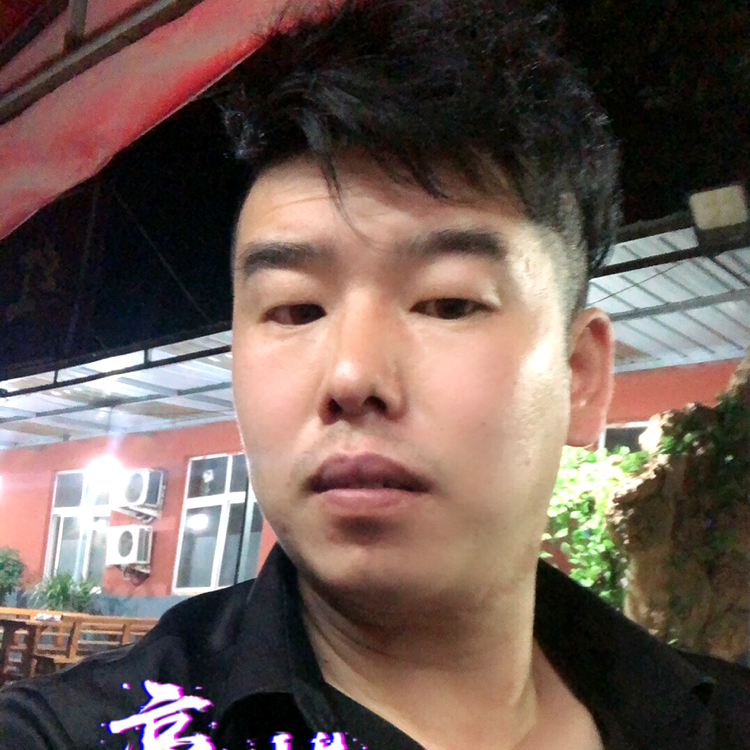 贪玩回首耳机的照片