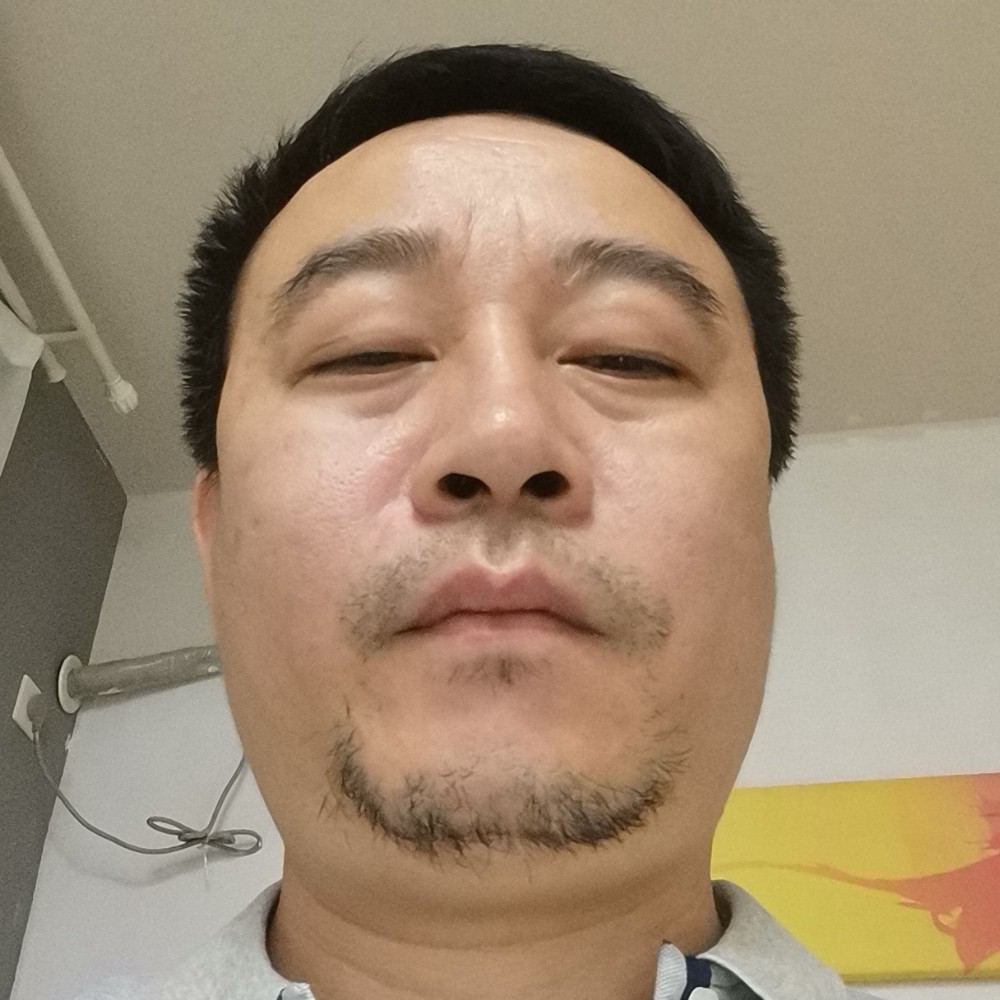 俊逸与胡萝卜的照片