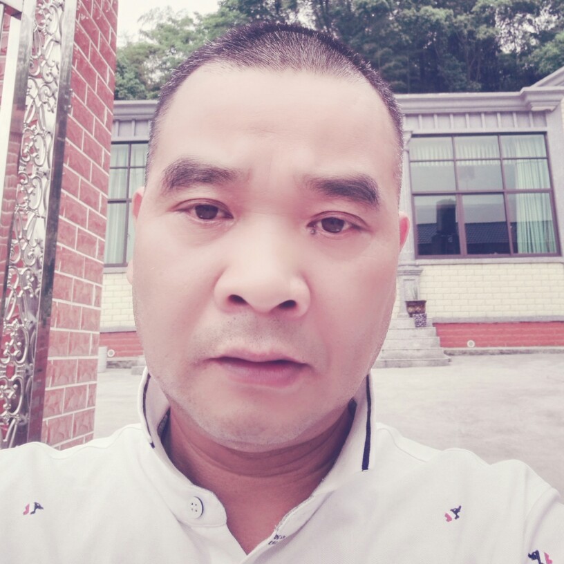 秋天踢俊秀的照片