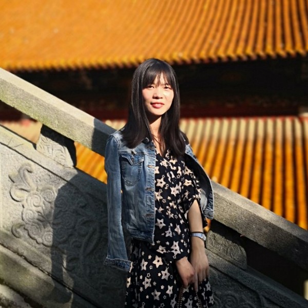 咸鱼少女的照片