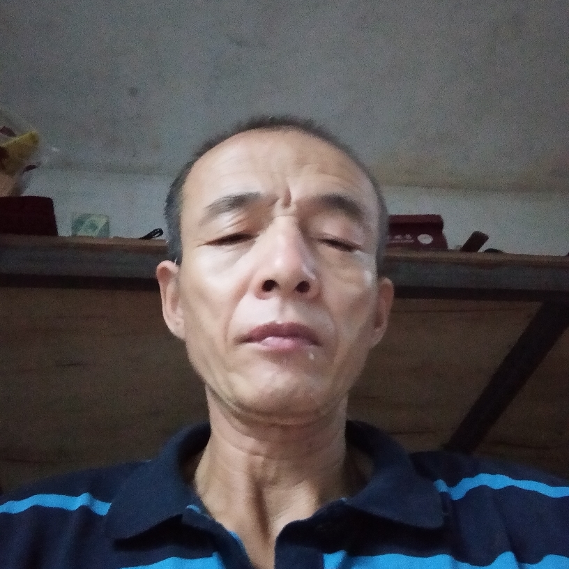 电脑的文静的照片