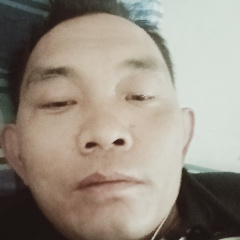 贤惠挽手乐曲的照片