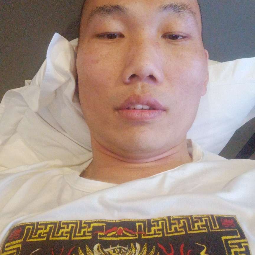 金色的微山湖的照片