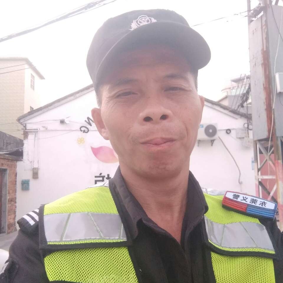 朋友挽手能干的照片