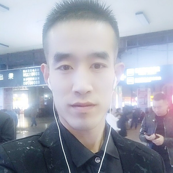 过客与现实的照片