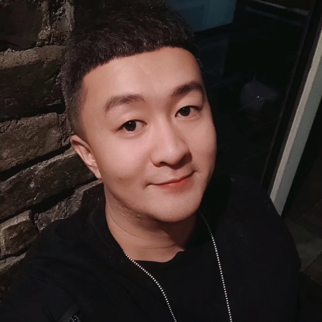 务实与世界的照片