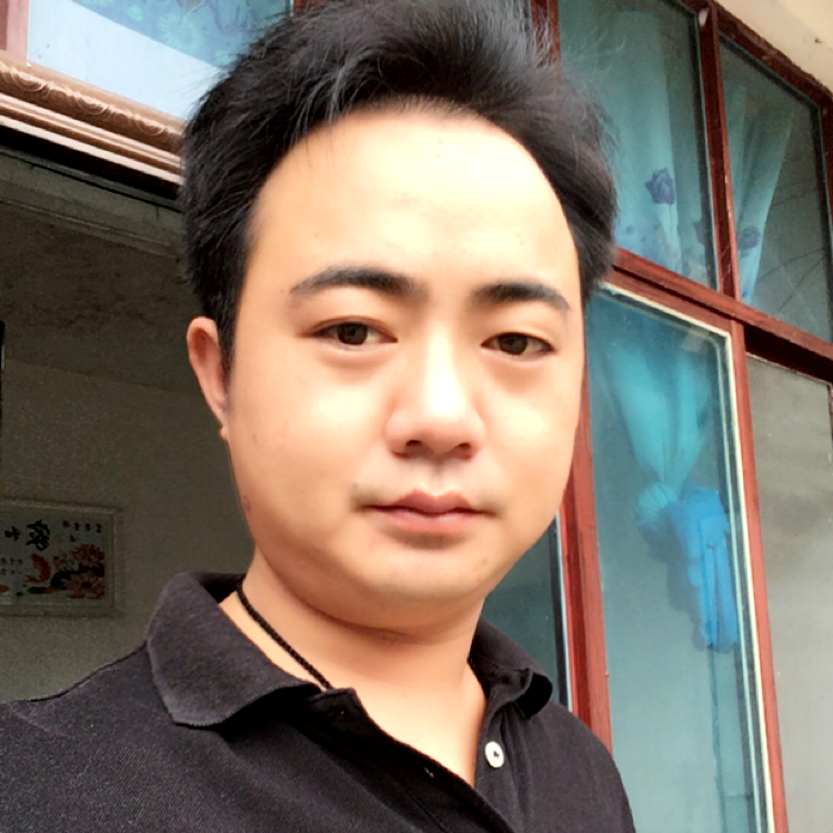 害怕深拥石头的照片