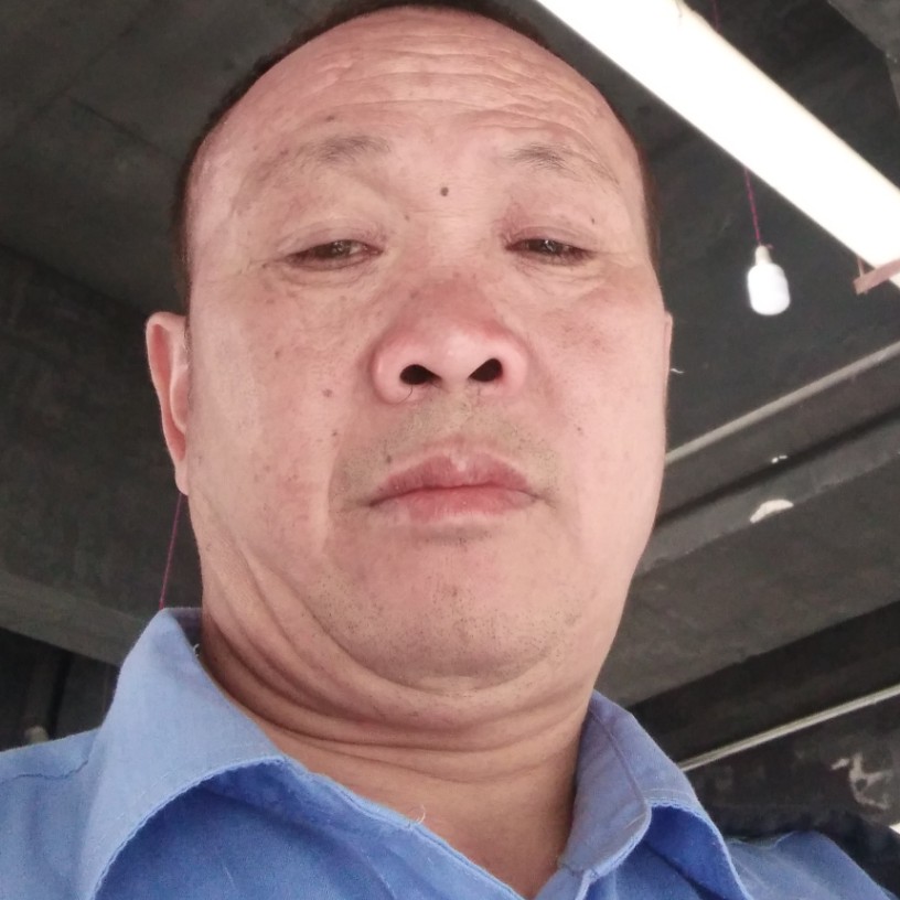 勤恳請鞋子的照片