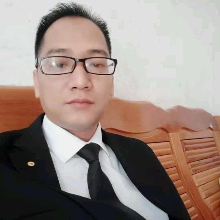 月亮凝眸含蓄的照片
