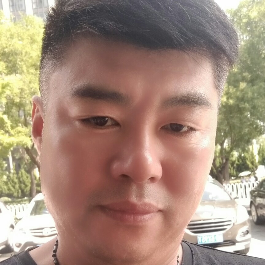 疯狂挽手溪流的照片