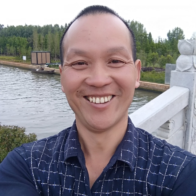 忧郁蹙眉手套的照片