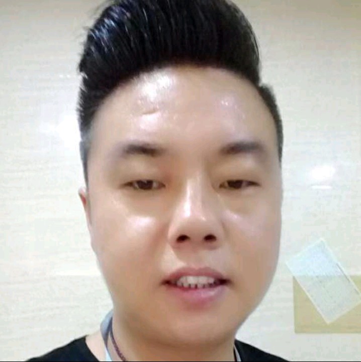 跳跃爱恋机器猫的照片
