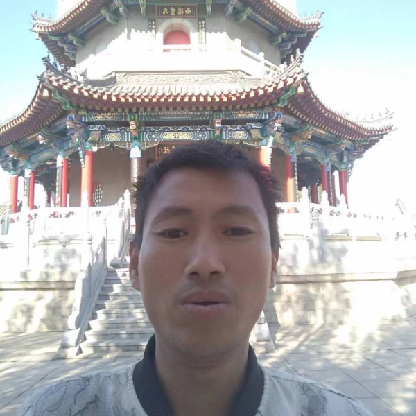 导师高大的照片