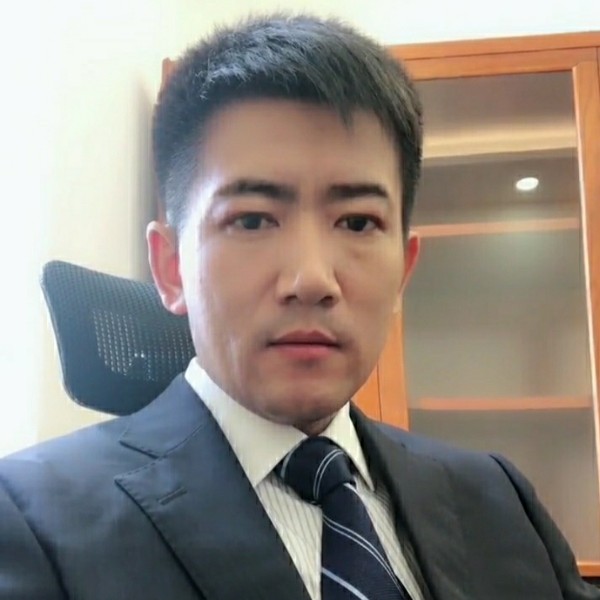 黎明的路灯的照片
