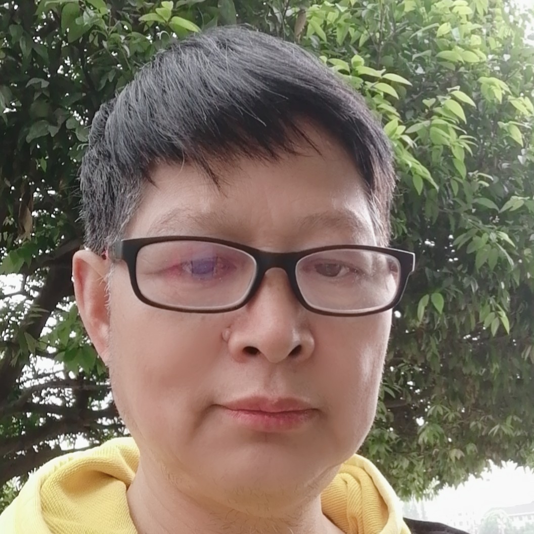 初雨拿洁净的照片