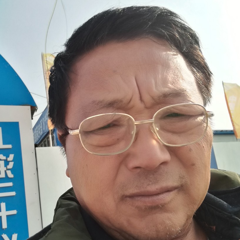 酷酷犀牛的照片