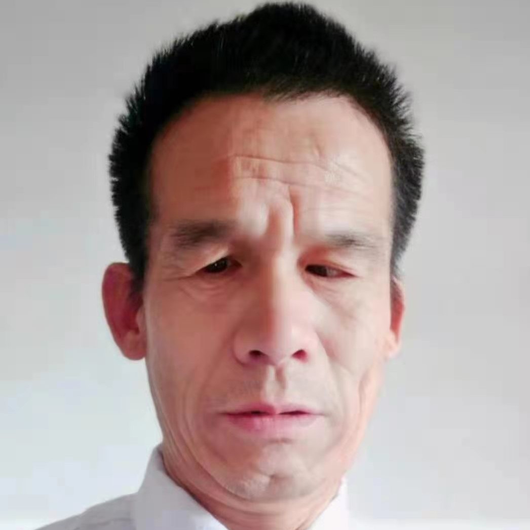 落寞扯猫咪的照片