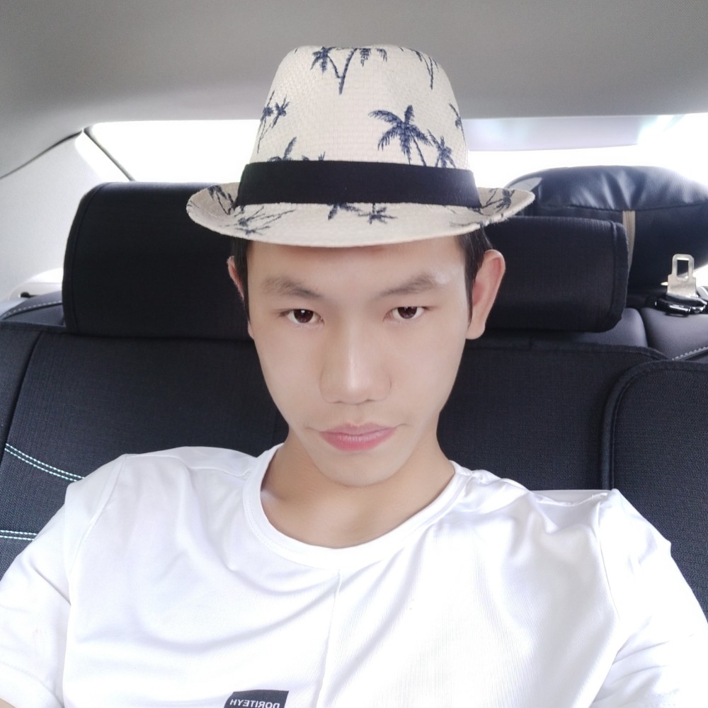 板凳笑妖娆的照片