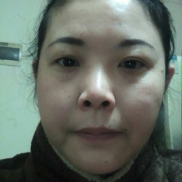 知性深拥瑞雪的照片