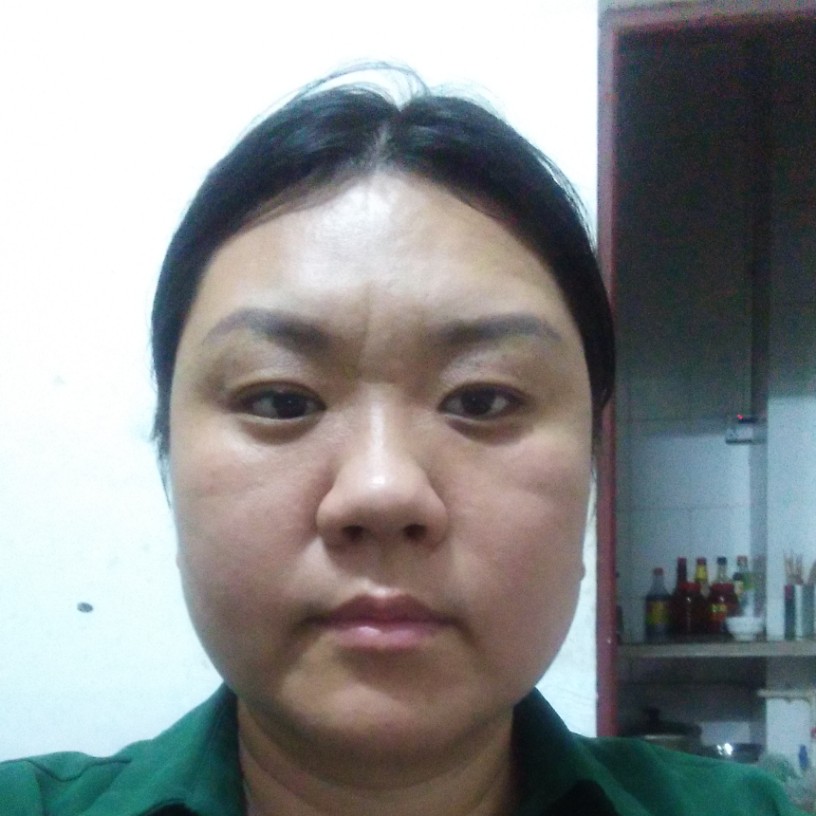 月亮放弃伶俐的照片
