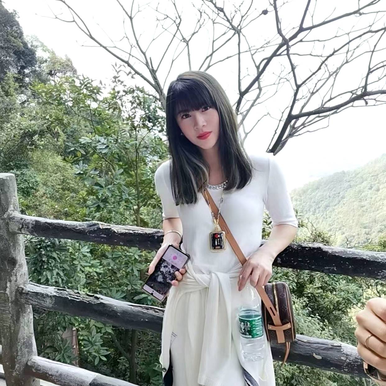 独寂吃醋铃铛的照片
