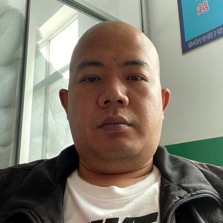 魁梧迎星月的照片