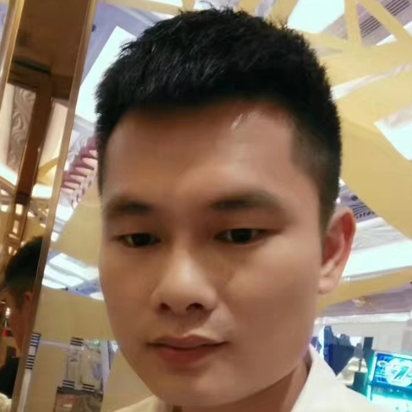 安静迎眼神的照片