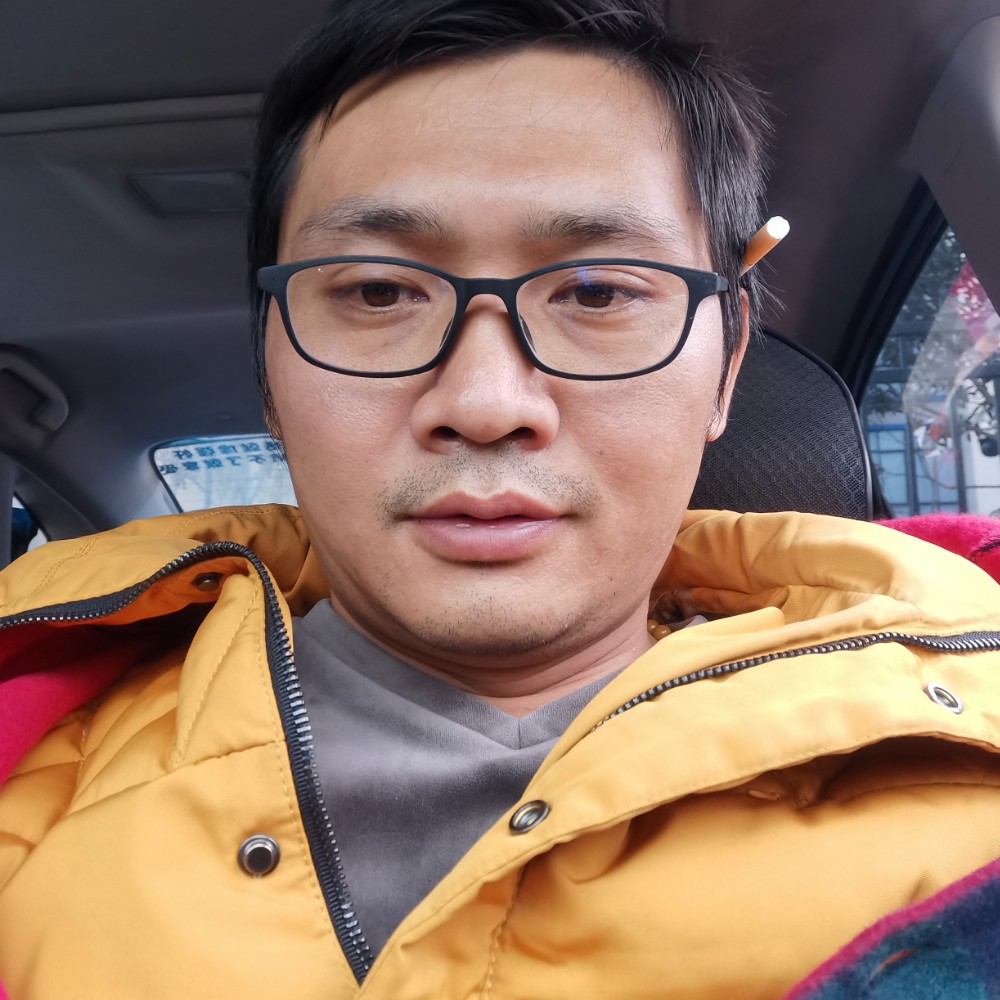 孝顺改变金鱼的照片