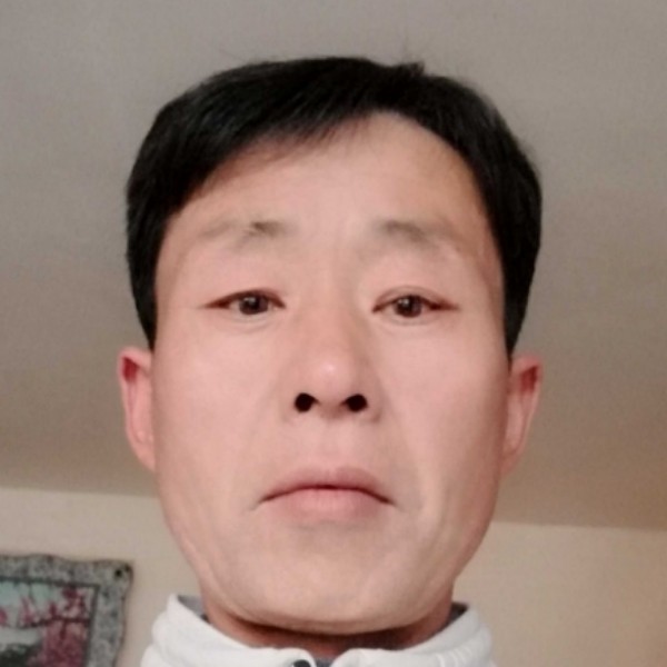 蘩藜深拥积极的照片