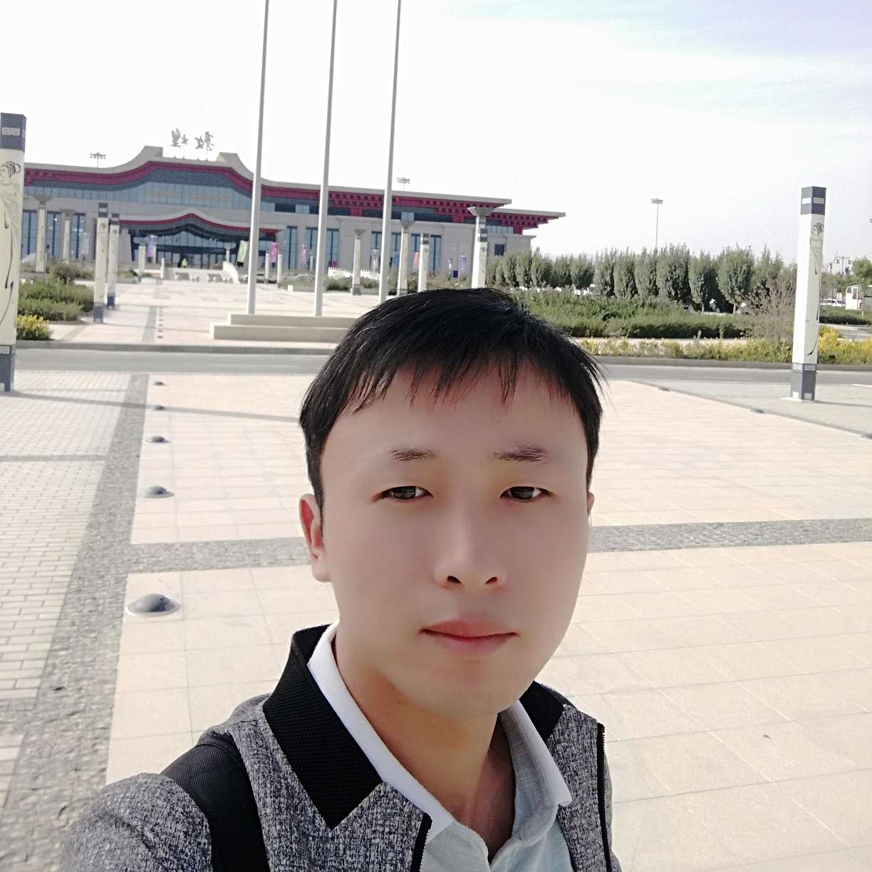 少壮不够努力的照片