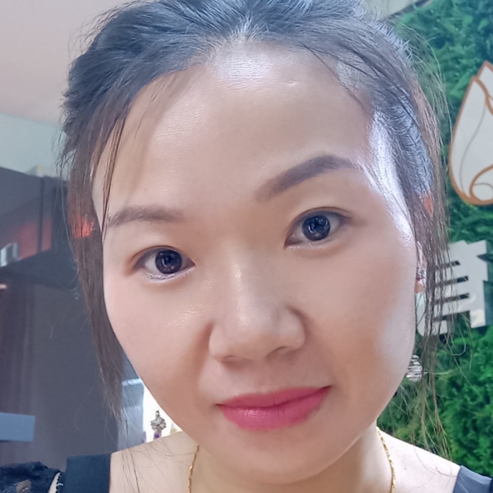 端庄迎棉花糖的照片