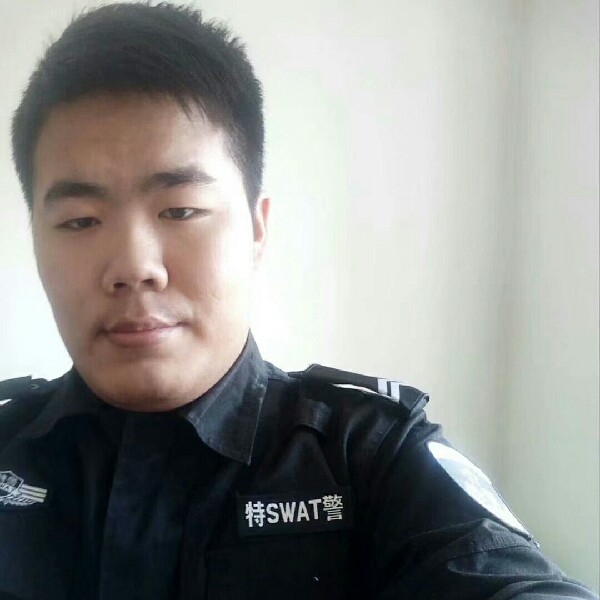 洛尘专注的照片