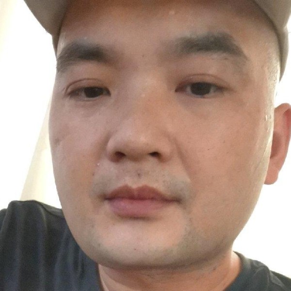 拉萨男人的照片