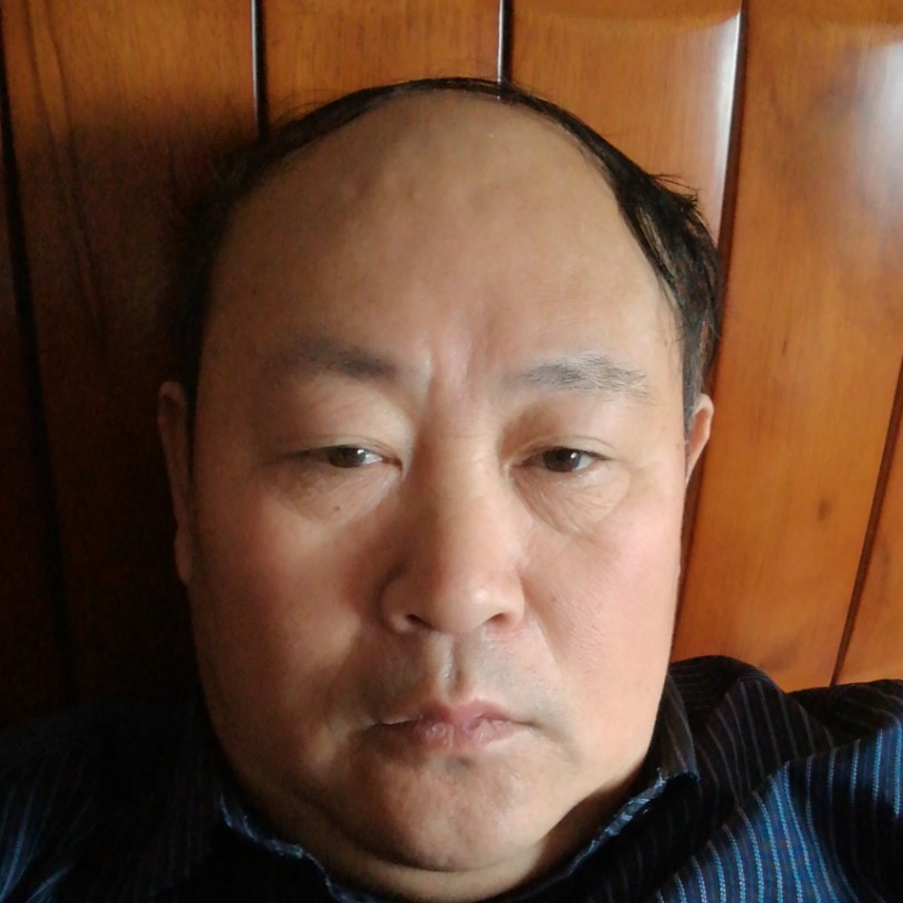 初雨和风中的照片
